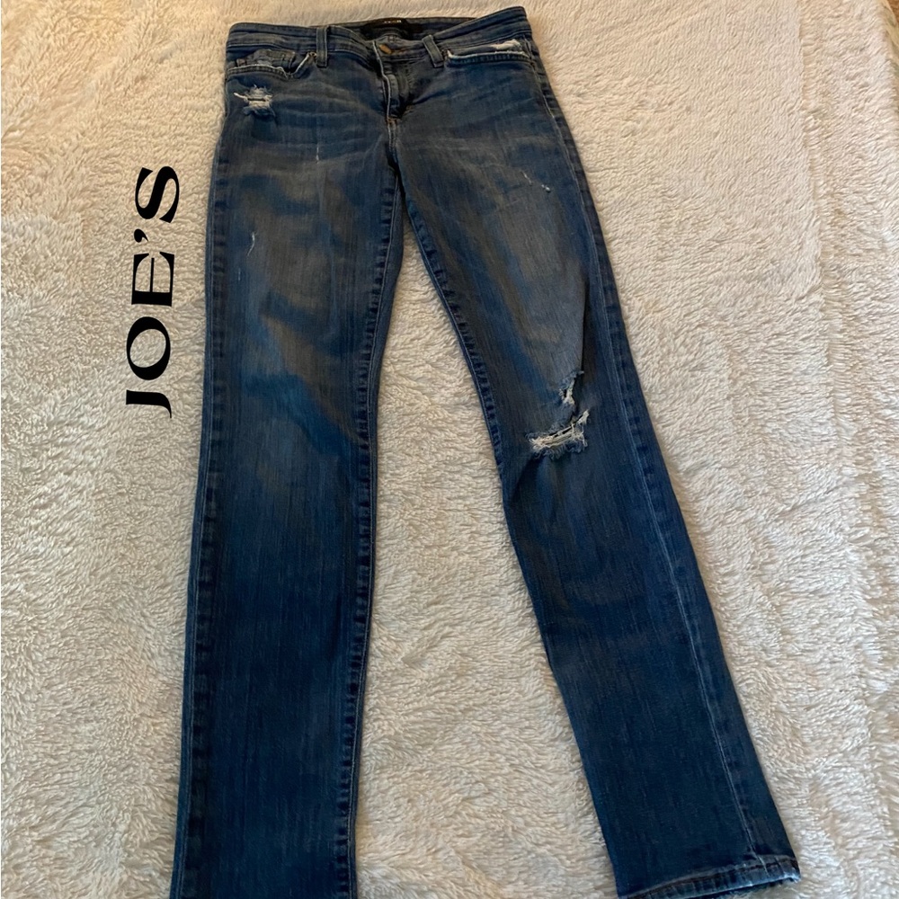 JOE’S JEANS - Straight Leg. Ripped, Faded, Distressed. Great brand!!🌻